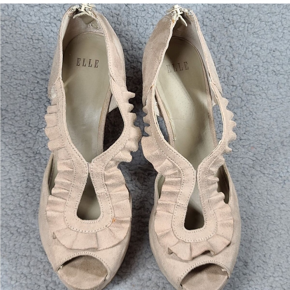 - Elle cream ruffle Victorian nude heels size 6.5 platform style y2k
